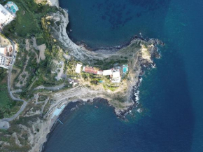  Punta Chiarito Resort & Apartments  Искья
